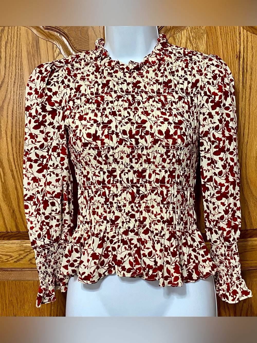 Hyacinth House Tuckernuck Cynthia‎ Blouse XXS Red Cream Floral Smocked Mock Neck